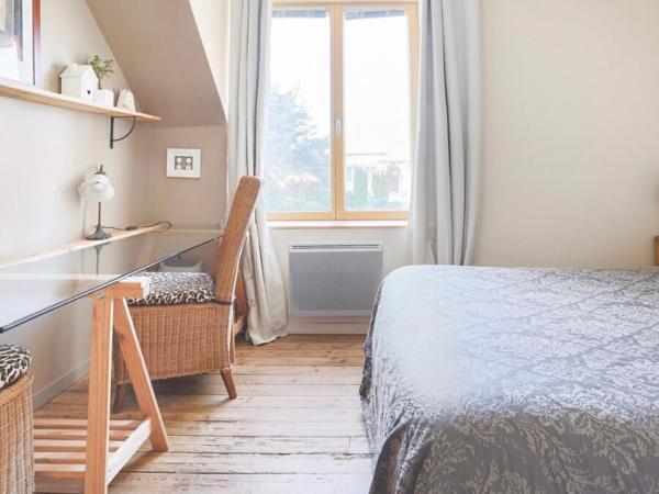 Chambre de charme sur le GR 34 et la vélo route maritime : photo 7 de la chambre chambre double avec salle de bains privative