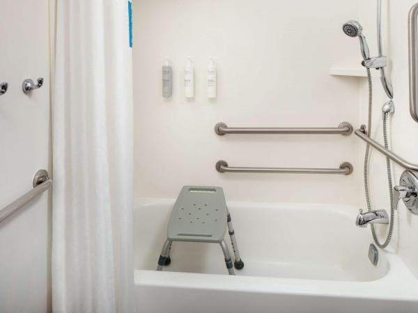 Hampton Inn Atlanta-Northlake : photo 5 de la chambre chambre lit king-size - accessible aux personnes à mobilité réduite - non-fumeurs