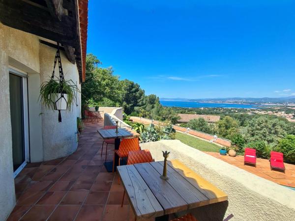 Villa M, Chambres d'Hôtes, Séjours Bien-être, Vue mer, Sauna, Piscine à Six-Fours : photo 8 de la chambre chambre lit queen-size - vue sur mer