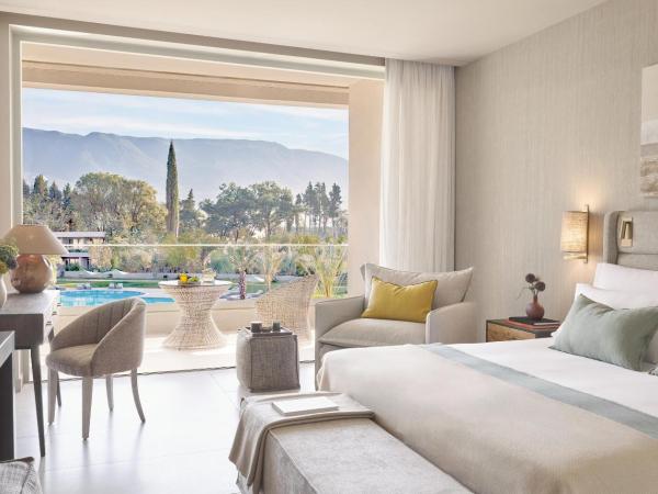 Ikos Odisia : photo 1 de la chambre chambre double supérieure - vue sur piscine