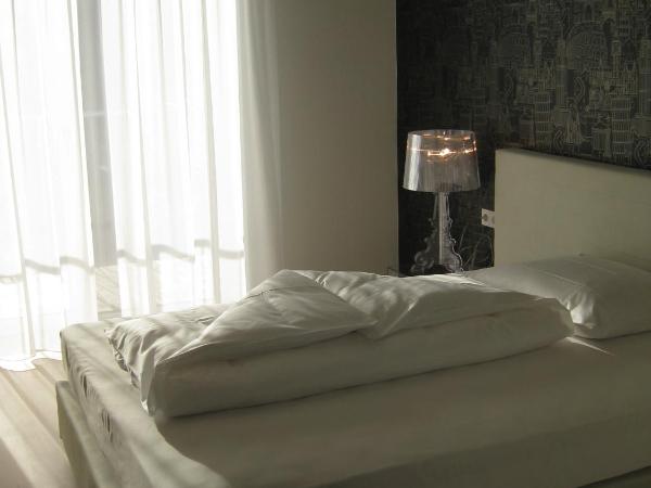 City Hotel : photo 5 de la chambre chambre double ou lits jumeaux premium avec balcon