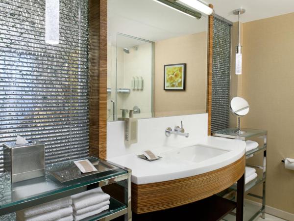 Hilton Waikiki Beach : photo 6 de la chambre chambre lit king-size deluxe - vue sur océan