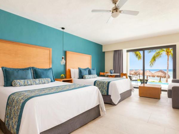 Dreams Cozumel Cape Resort & Spa : photo 2 de la chambre suite junior preferred club avec lits doubles et accès direct à la piscine - côté plage
