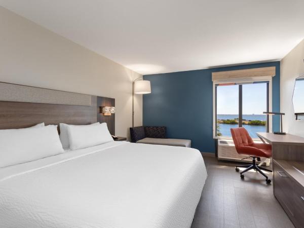 Holiday Inn Express Hotel & Suites Tampa-Rocky Point Island, an IHG Hotel : photo 2 de la chambre chambre king non-fumeurs avec vue sur mer