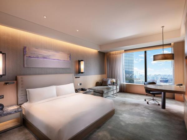 Conrad Seoul : photo 5 de la chambre chambre lit king-size deluxe - vue sur ville - adaptée aux personnes à mobilité réduite