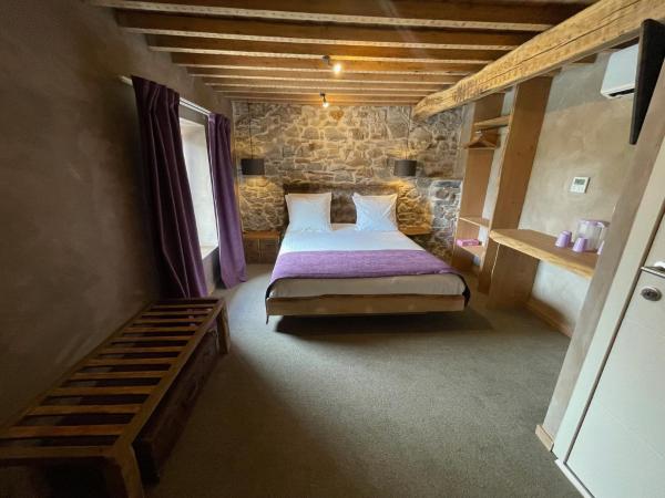 Les Chambres de Laurette : photo 1 de la chambre chambre double avec salle de bains privative