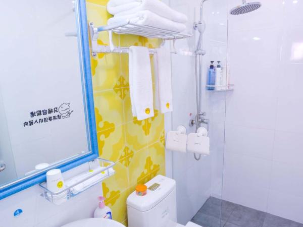 笑脸里青年旅舍锦里店 : photo 6 de la chambre chambre standard lit queen-size