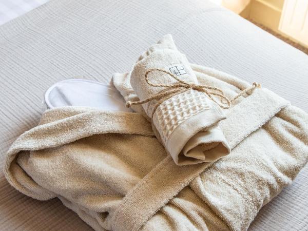 Hôtel Le Maxime - Best Western Signature Collection : photo 4 de la chambre chambre lit king-size de luxe - vue sur rivière - non-fumeurs