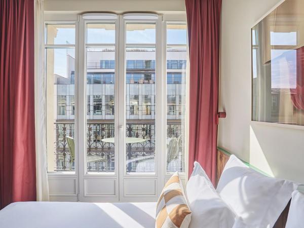 Numa Paris Champs-Élysées : photo 9 de la chambre medium studio with kitchenette and balcony