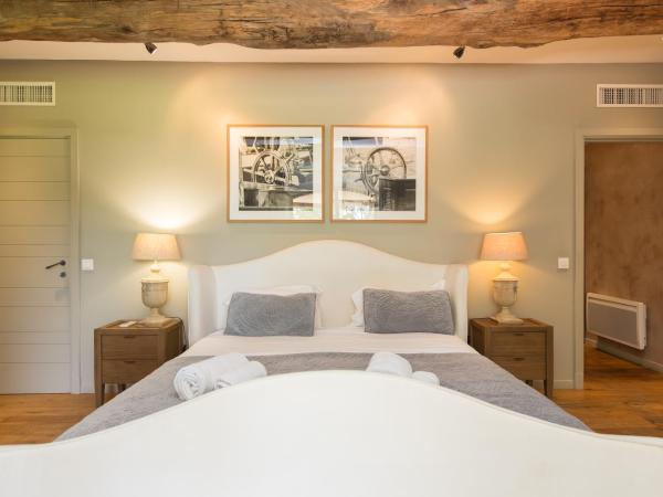 Domaine Les Mésanges : photo 8 de la chambre suite lit queen-size - vue sur piscine