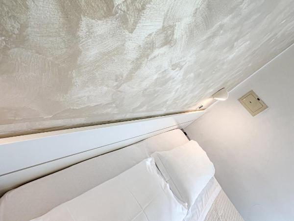 HOTEL JOHN : photo 6 de la chambre chambre triple