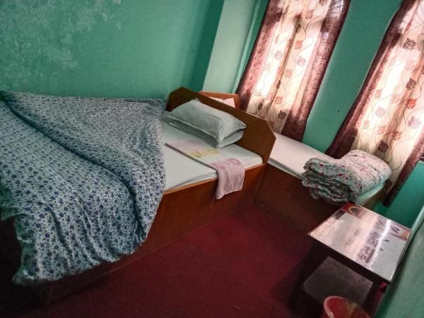 Myagdi Devisthan Guest House And Bhanchha Ghar : photo 2 de la chambre chambre simple