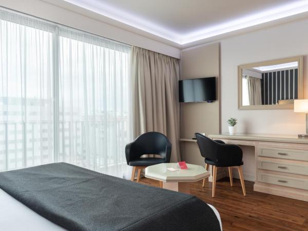 Hôtel Charlemagne by Happyculture : photo 2 de la chambre chambre double ou lits jumeaux standard