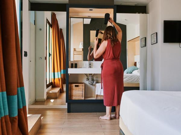 Toc Hostel Sevilla : photo 1 de la chambre chambre familiale avec terrasse