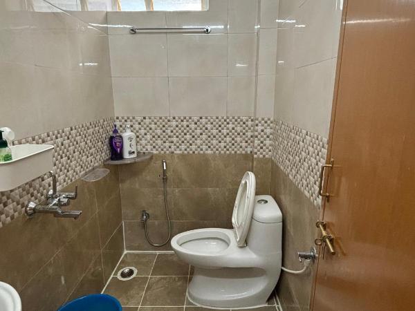 Sloane Service Apartments : photo 7 de la chambre appartement 1 chambre avec balcon