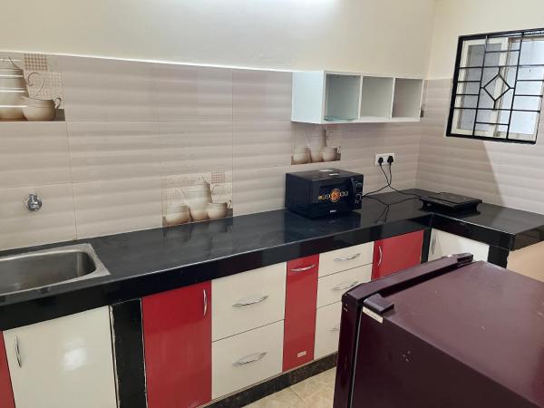 Sloane Service Apartments : photo 7 de la chambre appartement 1 chambre avec balcon