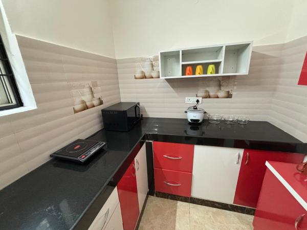 Sloane Service Apartments : photo 10 de la chambre appartement 1 chambre avec balcon