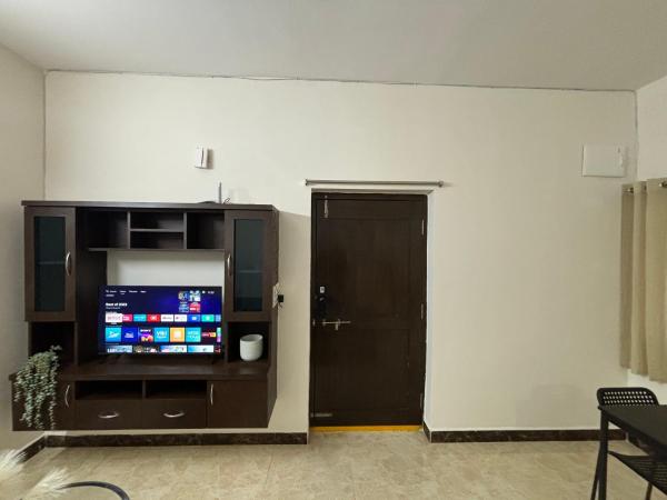 Sloane Service Apartments : photo 3 de la chambre appartement 1 chambre avec balcon