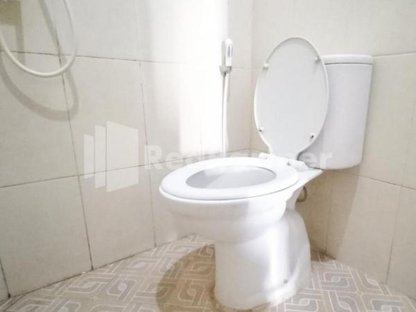 Almeira Homestay Syariah near Makam Sunan Ampel Mitra RedDoorz : photo 9 de la chambre chambre double standard