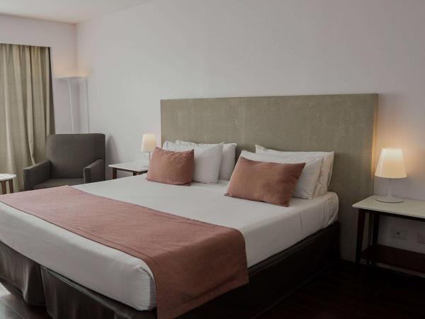 Dazzler by Wyndham Buenos Aires Recoleta : photo 1 de la chambre chambre lit queen-size accessible aux personnes à mobilité réduite - non-fumeurs