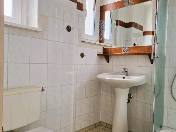 VILLA SUNNY ROSE Bed & Breakfast : photo 9 de la chambre petite chambre double