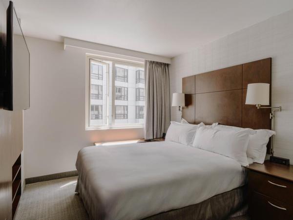 Club Quarters Hotel Embarcadero, San Francisco : photo 8 de la chambre petite chambre lit queen-size