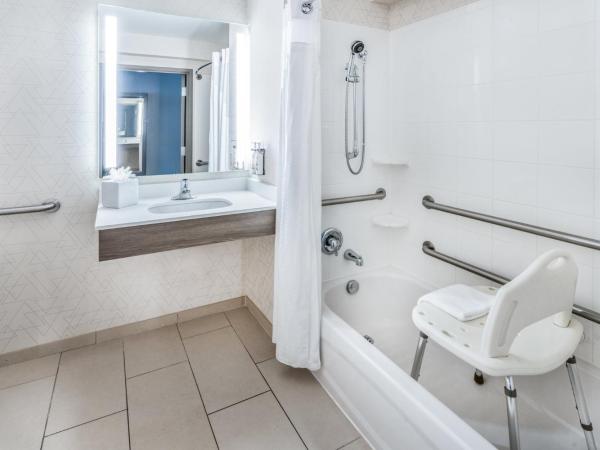 Holiday Inn Express - Colorado Springs - First & Main, an IHG Hotel : photo 1 de la chambre chambre lit king-size - adaptée aux personnes malentendantes/non-fumeurs