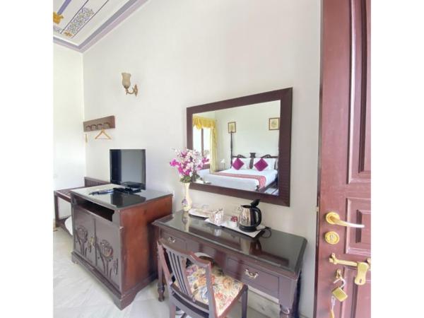 Devraj Villa Udaipur : photo 2 de la chambre chambre double ou lits jumeaux supérieure - vue sur montagnes