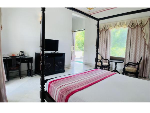 Devraj Villa Udaipur : photo 5 de la chambre chambre double ou lits jumeaux supérieure - vue sur montagnes