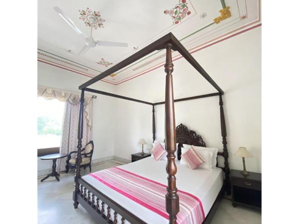 Devraj Villa Udaipur : photo 3 de la chambre chambre double ou lits jumeaux supérieure - vue sur montagnes