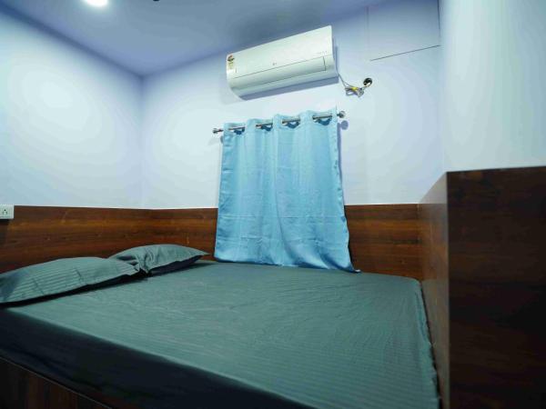 Cayzen : photo 1 de la chambre chambre double ou lits jumeaux avec salle de bains commune