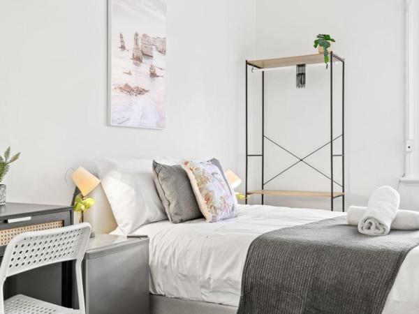 Rustic Private Double Room - Centrally Located - Shared Bathroom : photo 8 de la chambre chambre double avec salle de bains commune