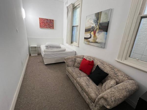 Wallaby Backpackers Hostel Perth - note - Valid passport required to check in - : photo 1 de la chambre chambre double avec salle de bains privative
