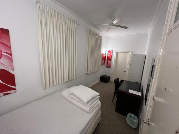 Wallaby Backpackers Hostel Perth - note - Valid passport required to check in - : photo 2 de la chambre chambre double avec salle de bains privative