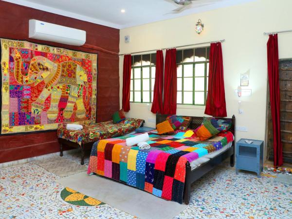 Jodhpur Heritage Haveli Guest House : photo 1 de la chambre king room fort view with balcony