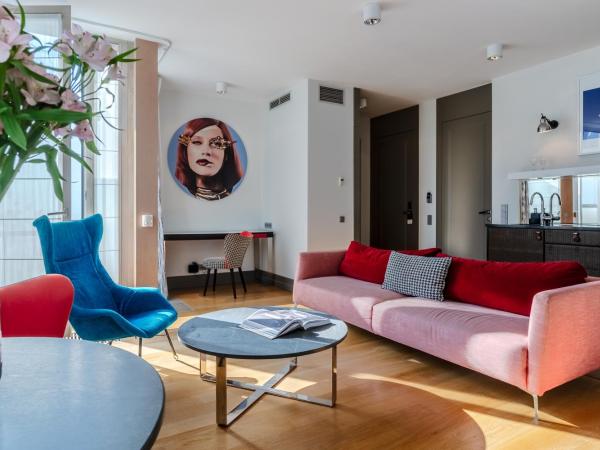 H15 Boutique Hotel, Warsaw, a Member of Design Hotels : photo 3 de la chambre suite