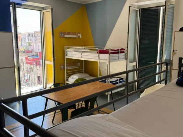La Controra Hostel Naples : photo 2 de la chambre lit dans dortoir mixte de 10 lits