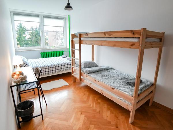 LoftMe Houses Hostel : photo 6 de la chambre chambre quadruple avec salle de bains commune