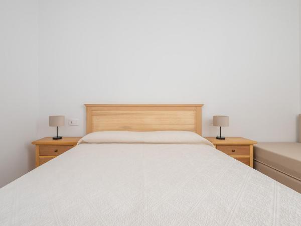 Olbia Rooms : photo 6 de la chambre chambre double ou lits jumeaux avec salle de bains privative