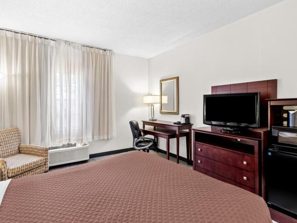 Red Lion Hotel Portland Airport : photo 1 de la chambre chambre lit queen-size - accessible aux personnes à mobilité réduite