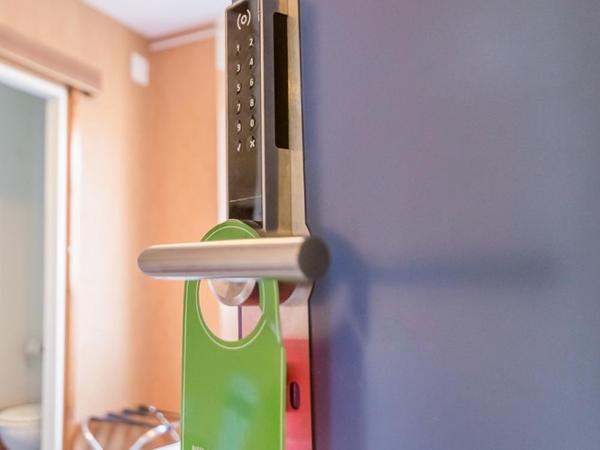 Hôtel de la Vendée : photo 3 de la chambre petite chambre double premium