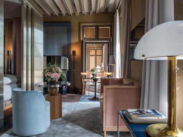 Cour des Vosges - Evok Collection : photo 1 de la chambre suite familiale 2 chambres