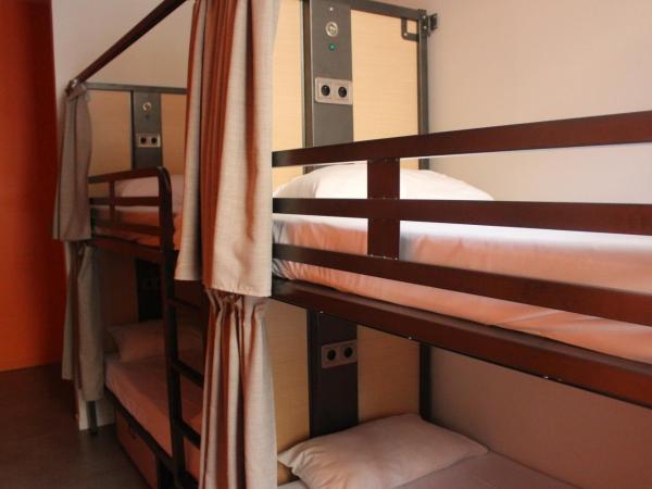 The People - Lille : photo 3 de la chambre lit dans dortoir mixte de 4 lits avec salle de bains privée