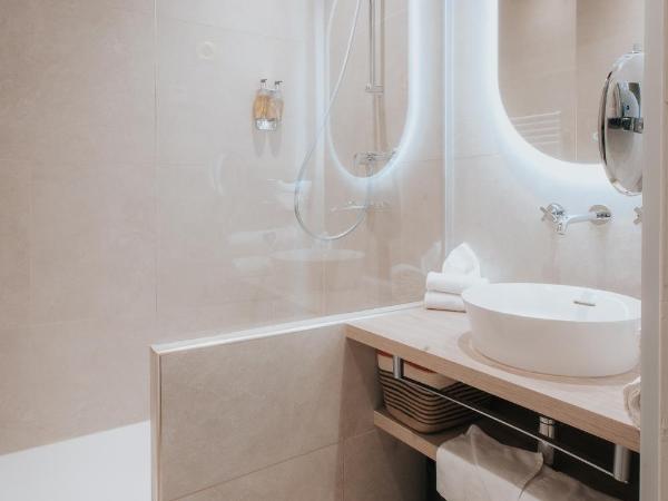 Hôtel Henry II Beaune Centre : photo 1 de la chambre chambre deluxe