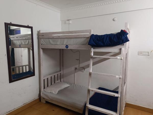 Xhostel hostel : photo 4 de la chambre dortoir pour femmes 4 lits