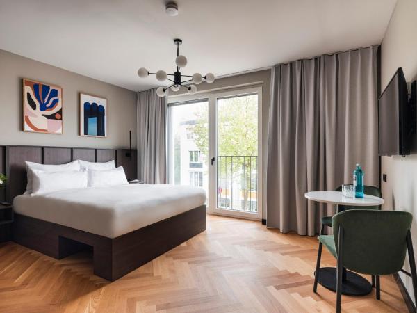 Numa Munich Obersendling : photo 2 de la chambre large studio with kitchenette