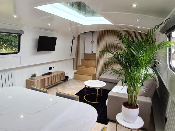 Luxury Boat Stay Liverpool sleeping 6 WiFi : photo 3 de la chambre mobile home