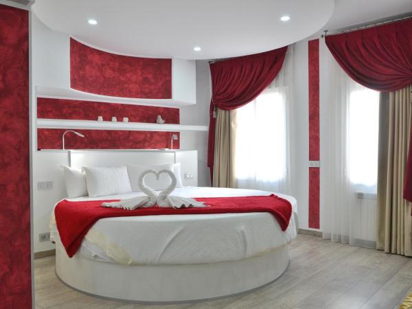 Hostal Alexis Madrid : photo 5 de la chambre suite romantique avec lit rond
