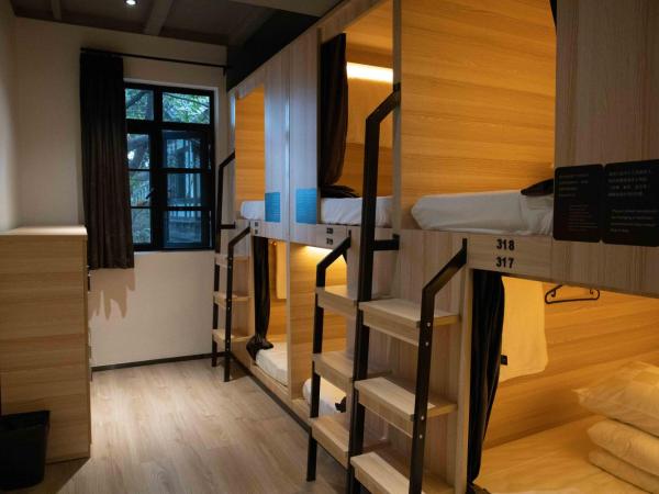 Chongqing Desti Youth Park Hostel People's Liberation Monument : photo 1 de la chambre bed in 6-beds male dormitory room