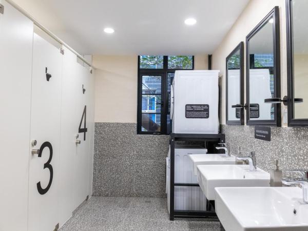 Chongqing Desti Youth Park Hostel People's Liberation Monument : photo 10 de la chambre bed in 6-beds male dormitory room